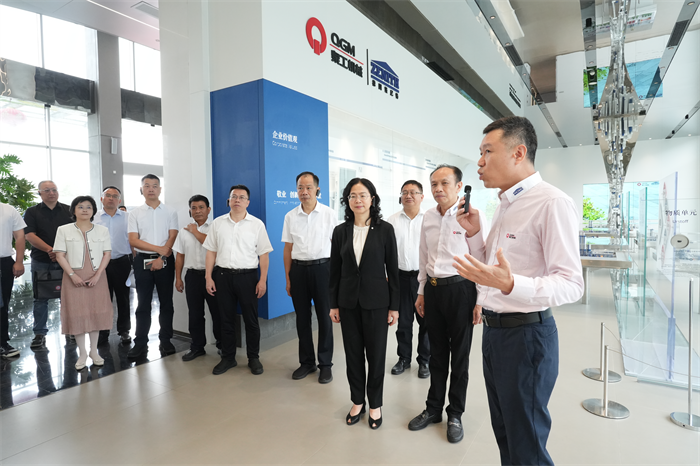 Jiang Erxiong kormányzóhelyettes vezetett egy csapatot a Quangong Machinery Co., Ltd kivizsgálására, hogy segítsen Quanzhou -nak egy intelligens gyártóváros felépítésében