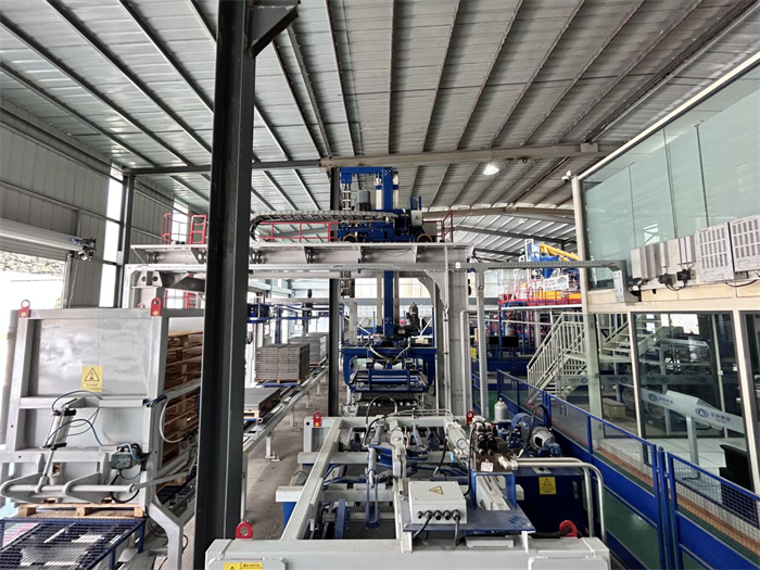 A QGM ZN sorozatú csúcskategóriás kőutánzatú PC-tégla gyártósorát sikeresen gyártásba helyezték egy délnyugat-kínai zöld építőanyag-gyártó vállalatnál.