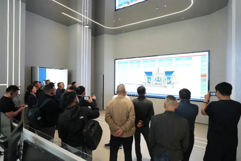 A Kínai Építőelemek Szövetsége 8. ülésszakának második állandó tanácsi ülésére Quanzhouban került sor; A Quangong Machinery Co., Ltd. hozzájárul az ipari cseréhez és fejlesztéshez.