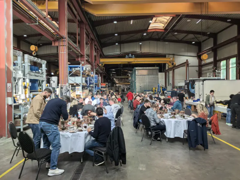 A kínai hot pot aromája eléri Németországot! A Quangong Machinery Co., Ltd. leányvállalata, a Zenit ünnepli a projekt sikerét.